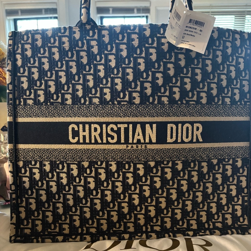 LARGE DIOR TOTE BOOK